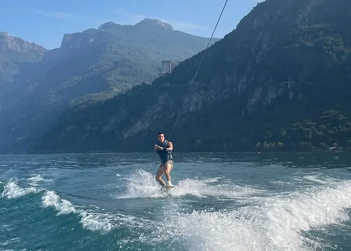 Rosina Lakeside 別荘 *